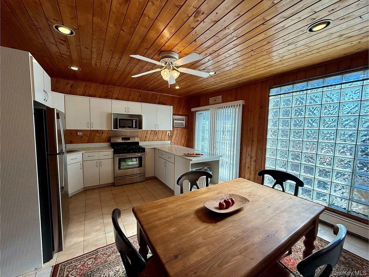 2 bed, 2.0 bath, 850 sqft, $3,275 — Photo 2
