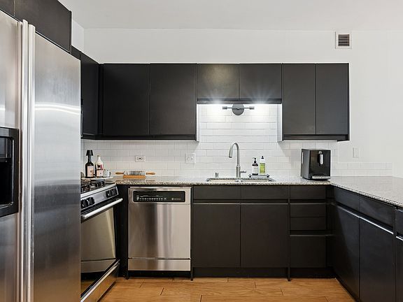 4th image of 21 W Chestnut St #1306