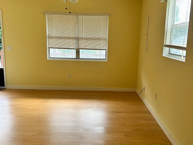 1008 Oak St — Photo 5