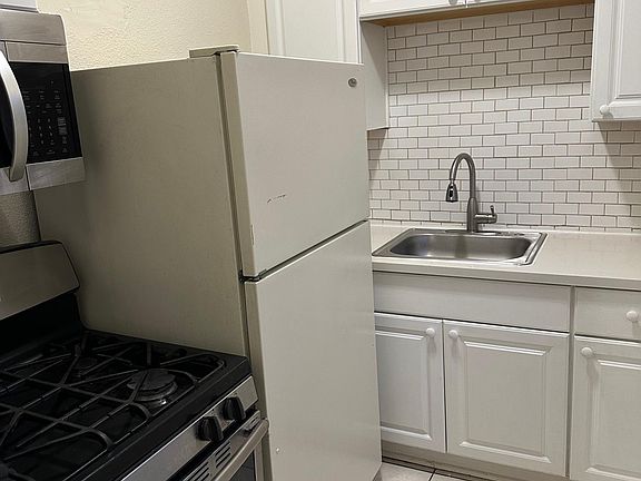 5th image of 537 E Oak St APT 11