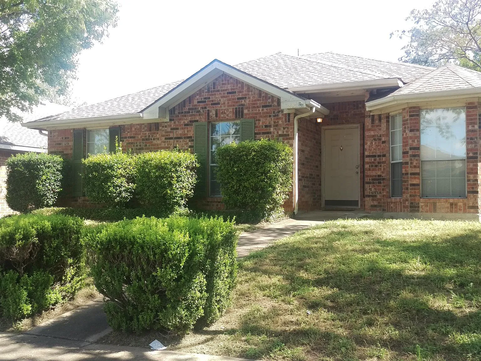 3 bed, 1313 sqft, $2,000 — Photo 1