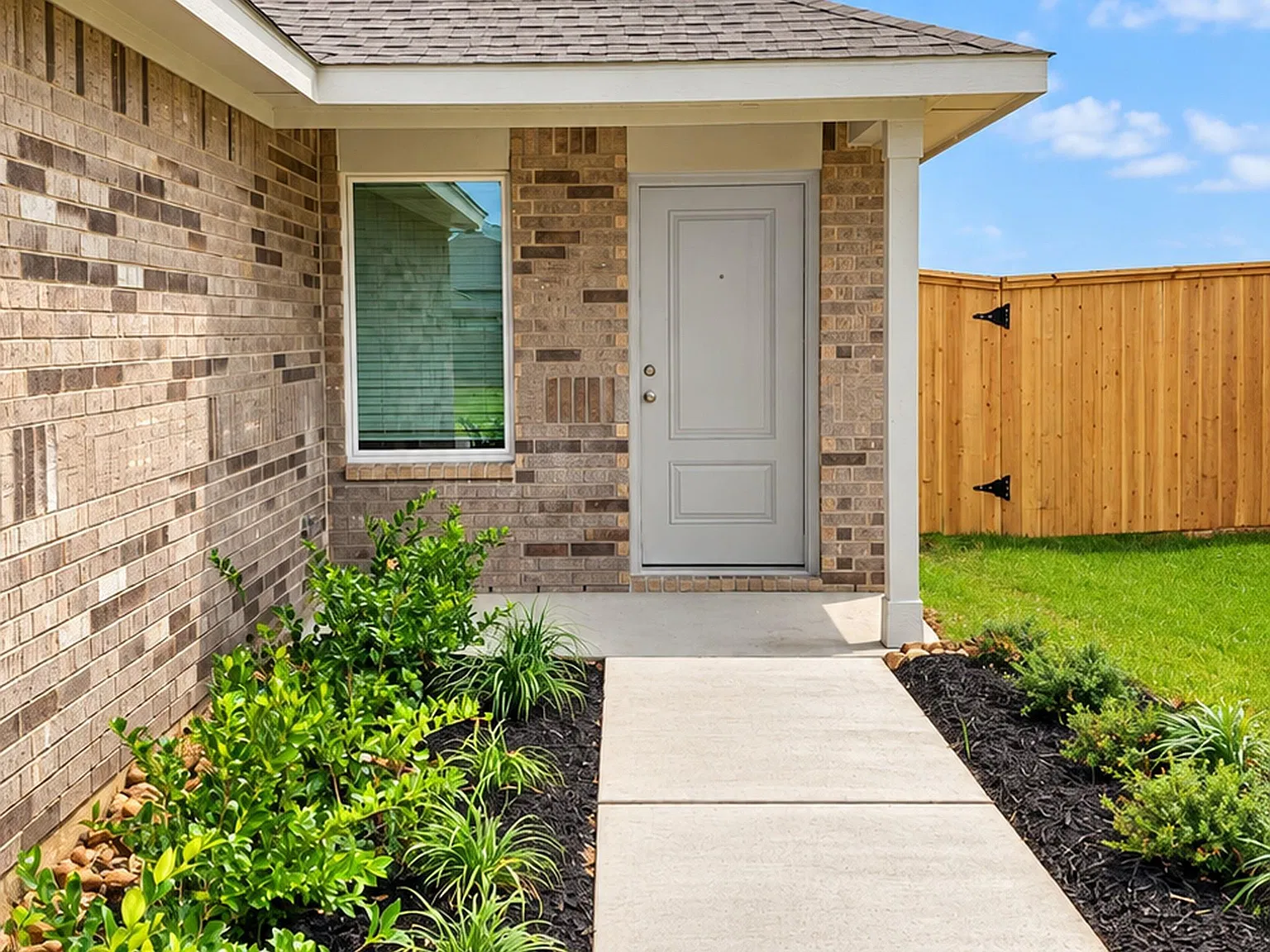 3 bed, 2.0 bath, $2,000 — Photo 4