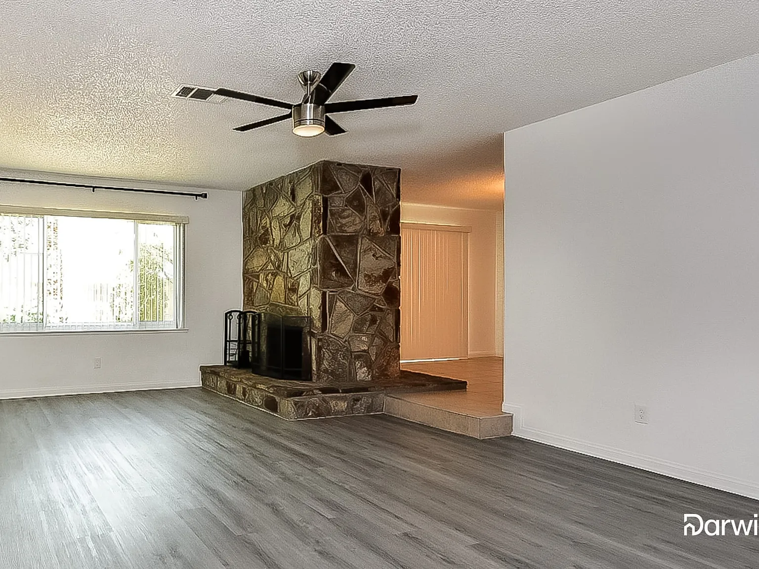 3 bed, 2.0 bath, 1620 sqft, $1,999 — Photo 4