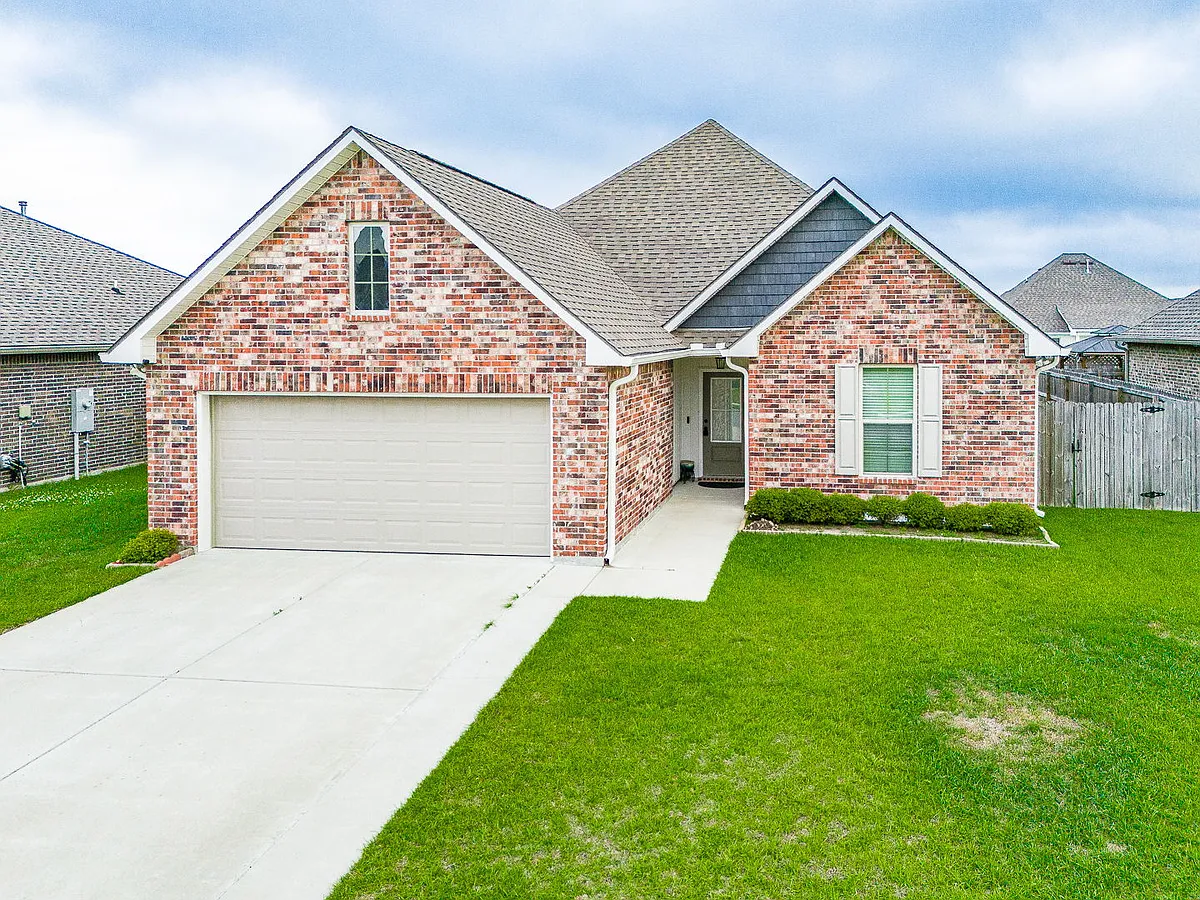 Building Photo - 202 Sparkling Meadows Ln