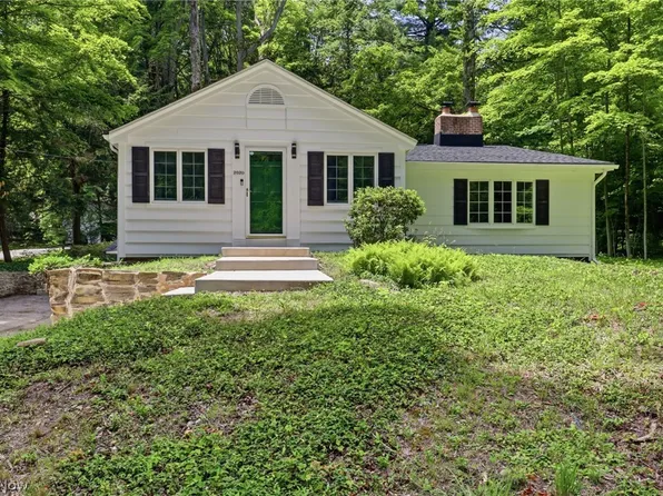 2020 Woodstock Rd, Gates Mills, OH 44040