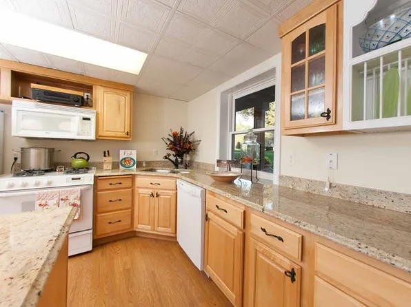 68195 Dequindre Rd, Oakland, MI 48363