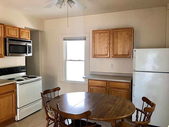 Eat in Kitchen with ceiling fan.