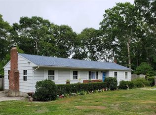 4 Broadhollow Rd, Hampton Bays, NY 11946