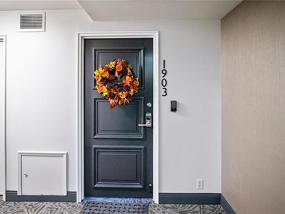 4th image of 221 W 48th St APT 1903