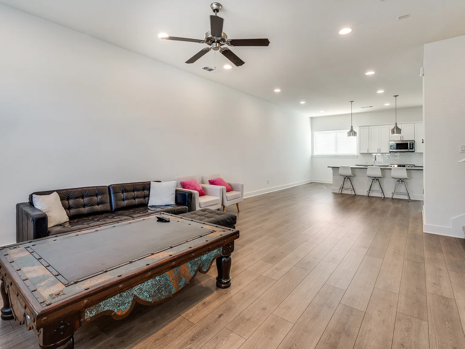 3 bed, 1937 sqft, $2,900 — Photo 3