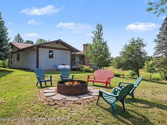 5th image of 12196 Center Rd