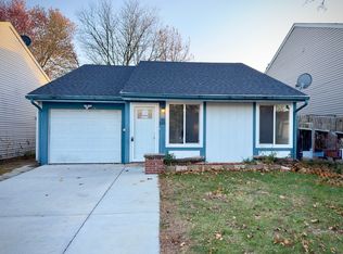 30W105 Maplewood Dr, Warrenville, IL 60555