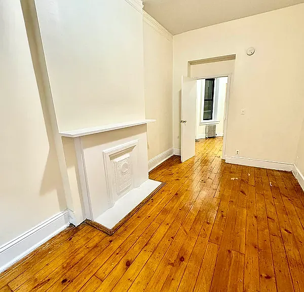 424 E 83rd St #1E — Photo 1