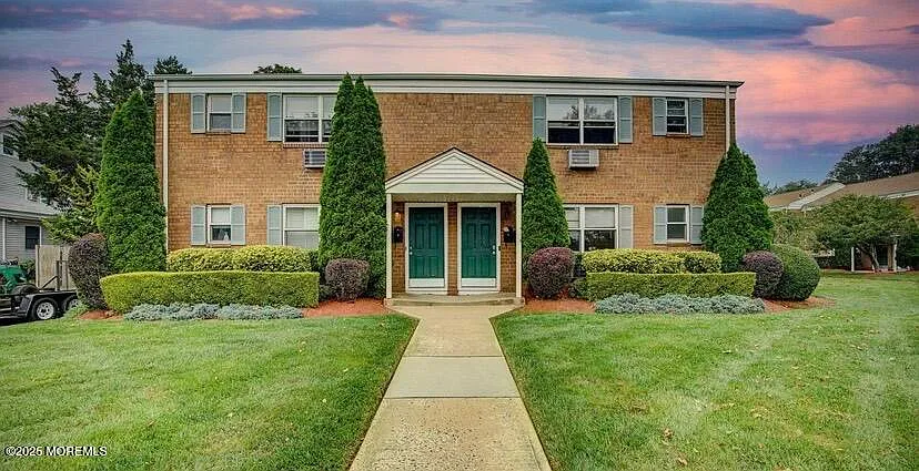 728 Greens Ave #3