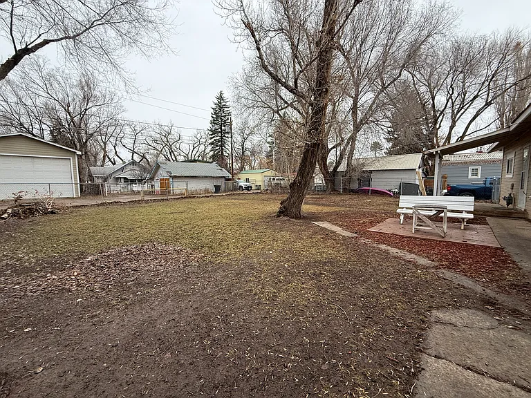 546 Barclay St — Photo 17