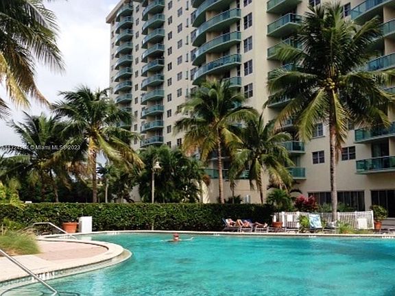 2nd image of 19390 Collins Ave APT 1126