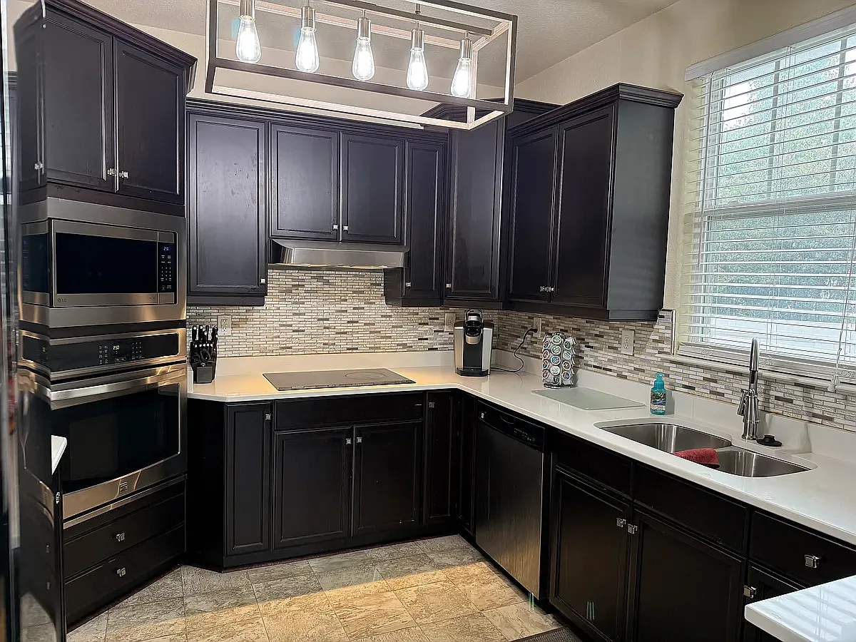 4 bed, 3.5 bath, 2358 sqft, $3,200 — Photo 3