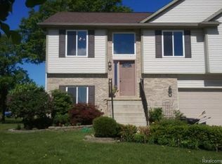 8843 Railwood Dr, Newport, MI 48166