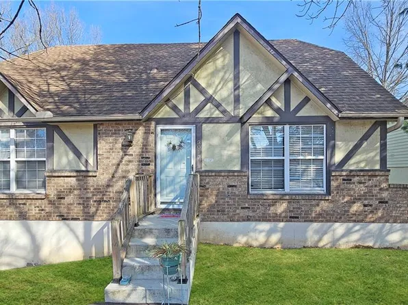 3017 Iva Dr, Independence, MO 64057