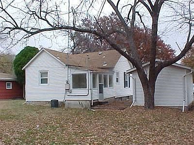 3rd image of 905 Grand St