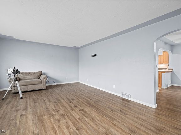 3rd image of 179 Brandt Ave