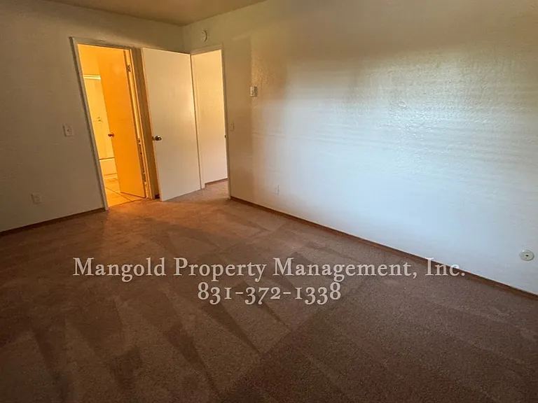 Del Mar Apartments — Photo 7