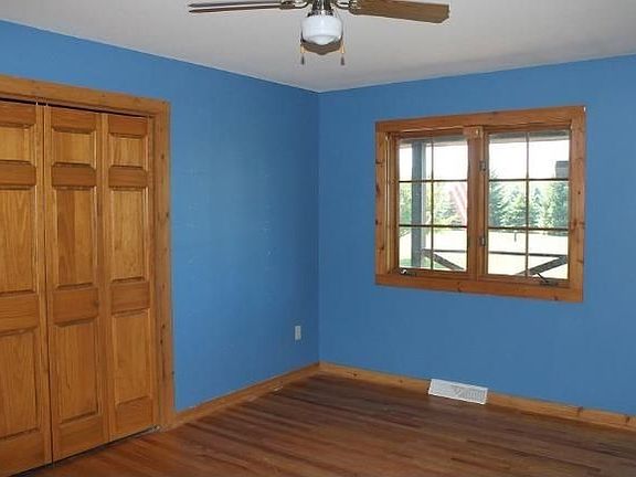 4th image of W281N8518 Hideaway Dr