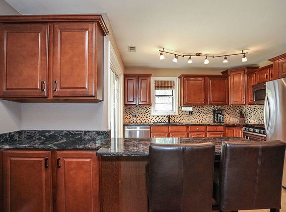 4th image of 557 E Shagbark Ln APT D