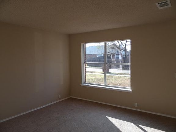 4th image of 1604 Langley Dr