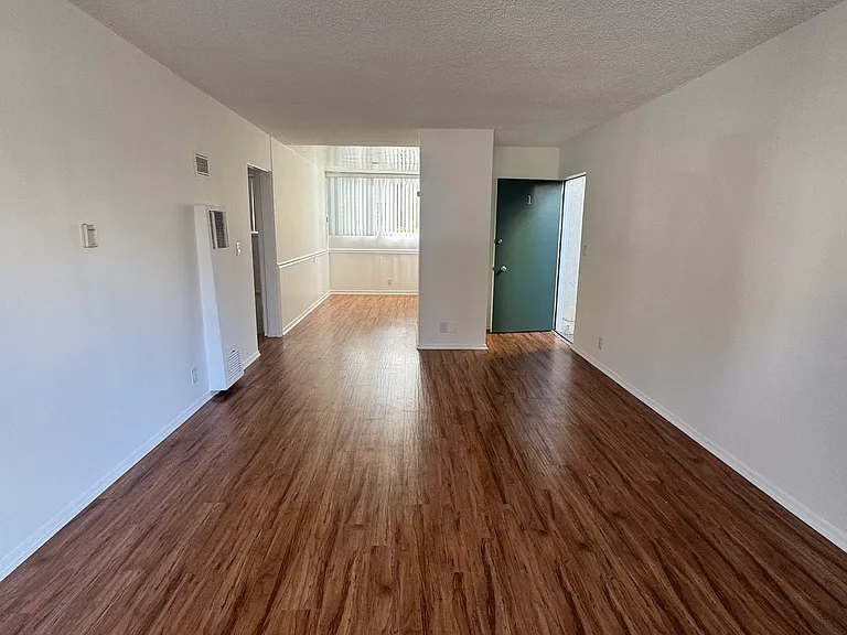 1307 Barry Ave — Photo 6