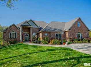 1387 Cedar Creek Dr, Metamora, IL 61548