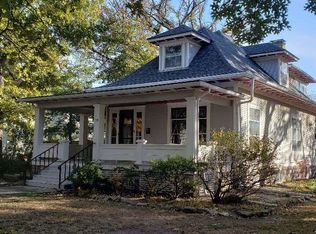 1305 E 9th Ave, Winfield, KS 67156