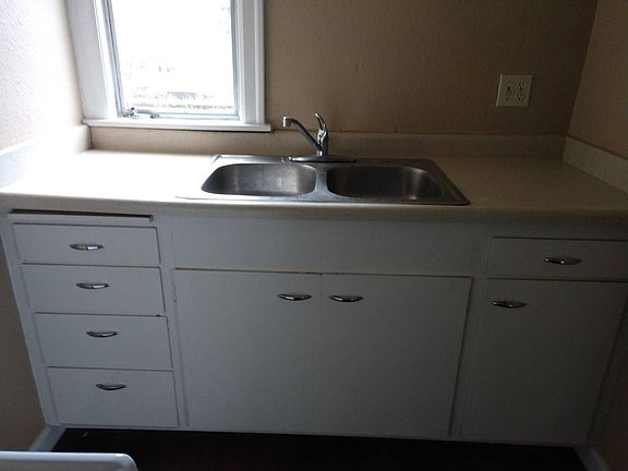 5th image of 901 W Main APT 203
