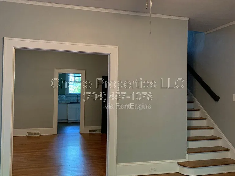 1617 Fountain View St — Photo 2
