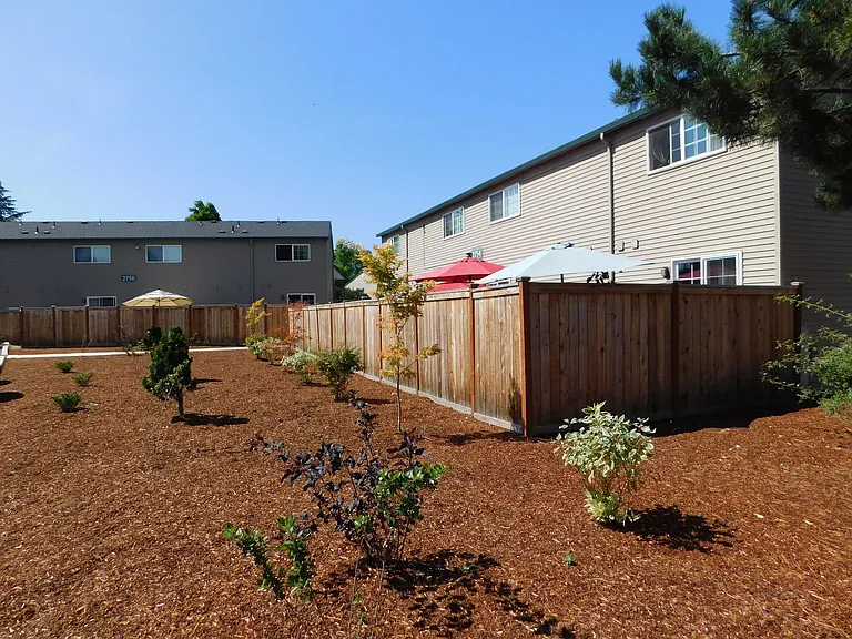 Lakeside Manor Townhomes — Photo 11
