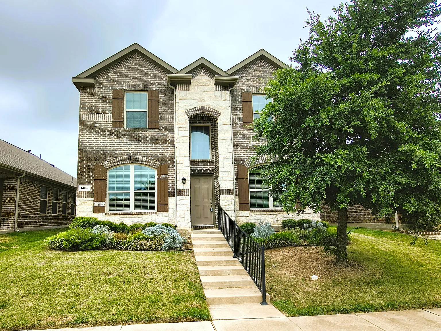 4 bed, 2184 sqft, $2,395 — Photo 1