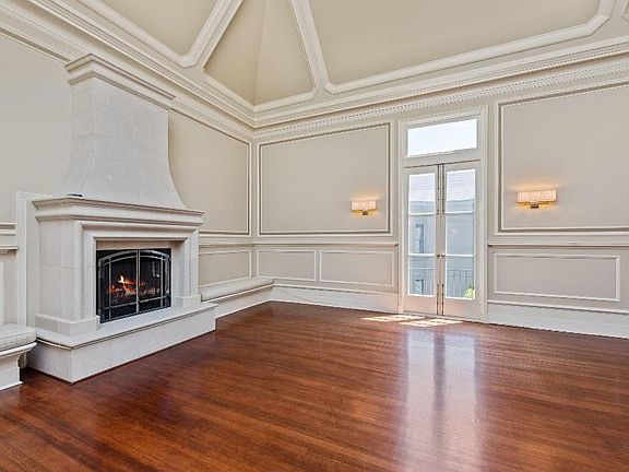 4th image of 16 Pleasant St #18