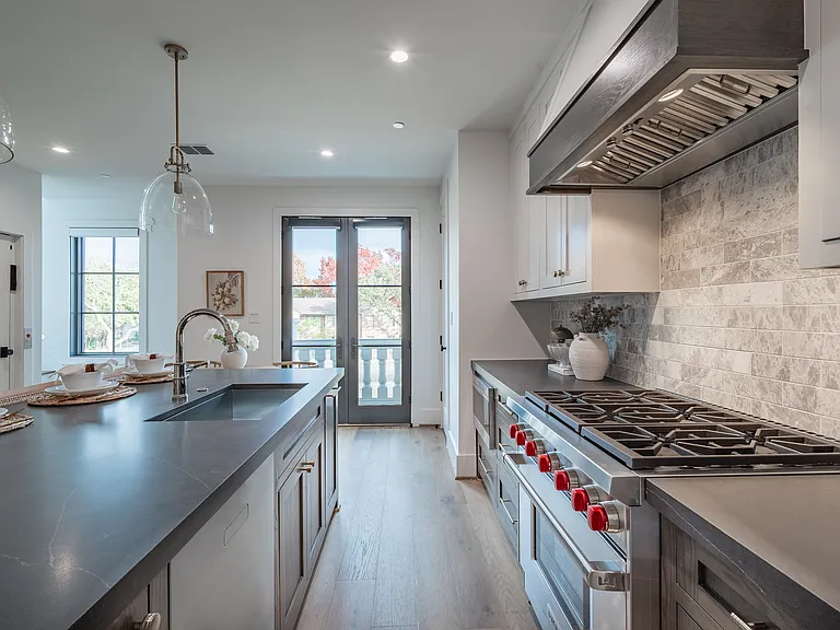 4525 Emerson Ave #3L — Photo 6