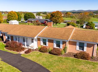 490 Wake Robin Trl, Lewisburg, WV 24901