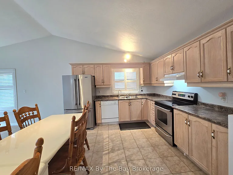 31 Forest Ave #A — Photo 10