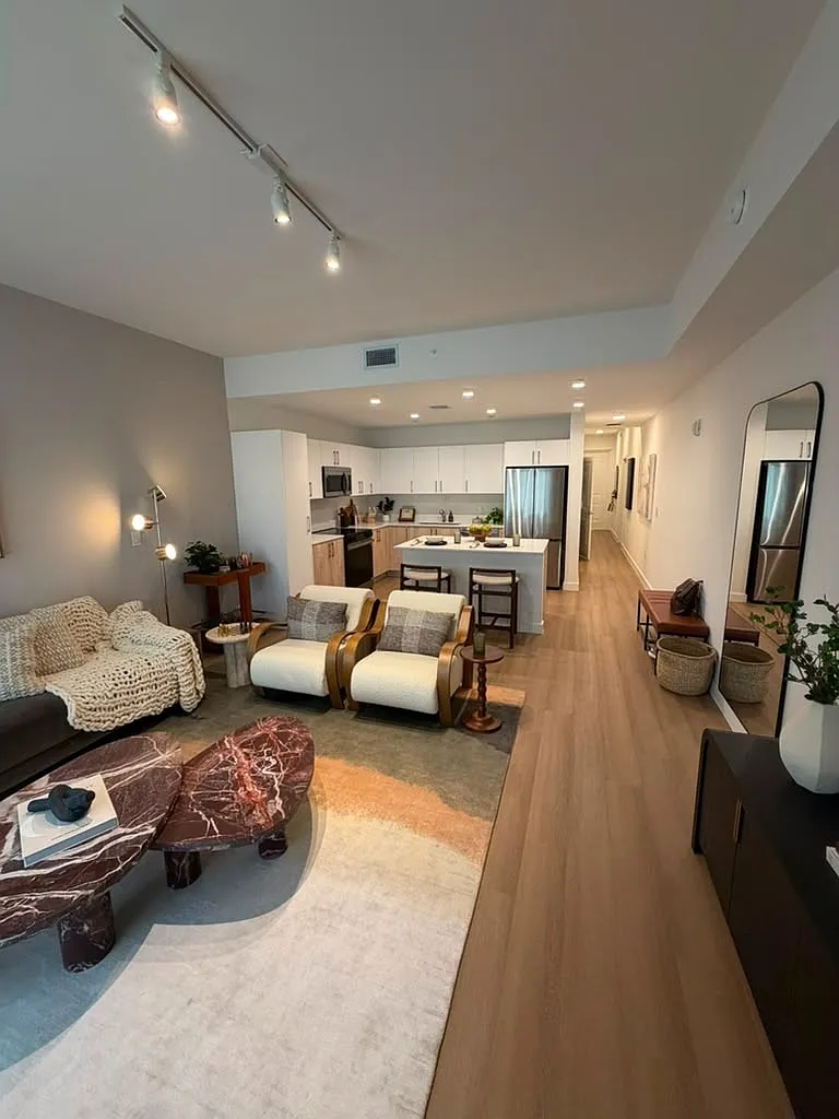 1 bed, 1.0 bath, 788 sqft, $2,300 — Photo 2