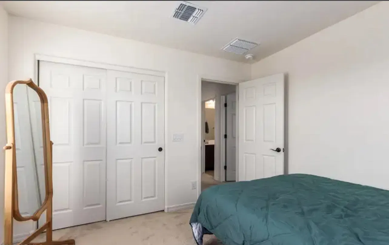 3 bed, 2.5 bath, 1839 sqft, $2,400 — Photo 1