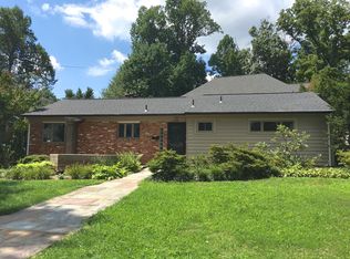 5700 Forest Pl, Bethesda, MD 20814