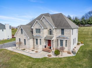 328 Scarborough Ln, Middletown, CT 06457