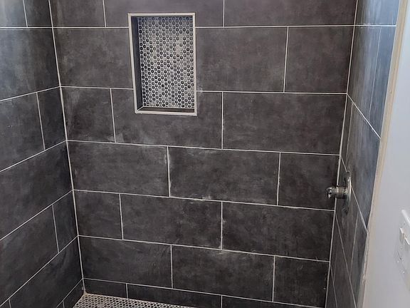 Bathroom (large shower)