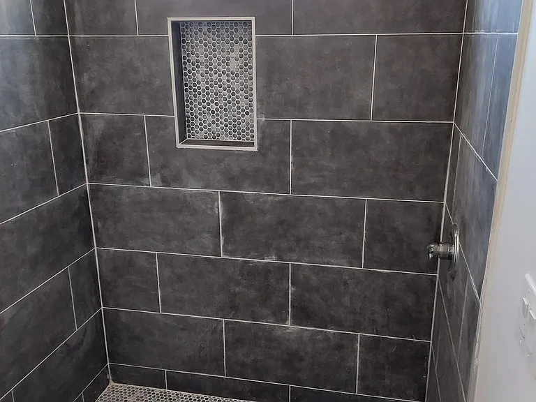 Bathroom (large shower)
