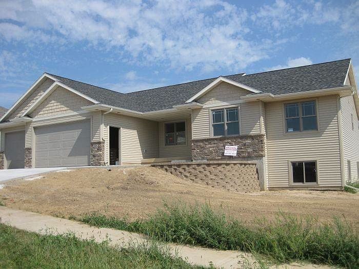 2nd image of 500 Russell Dr W
