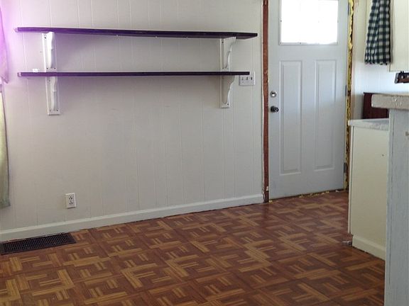 5th image of 327 Mill St