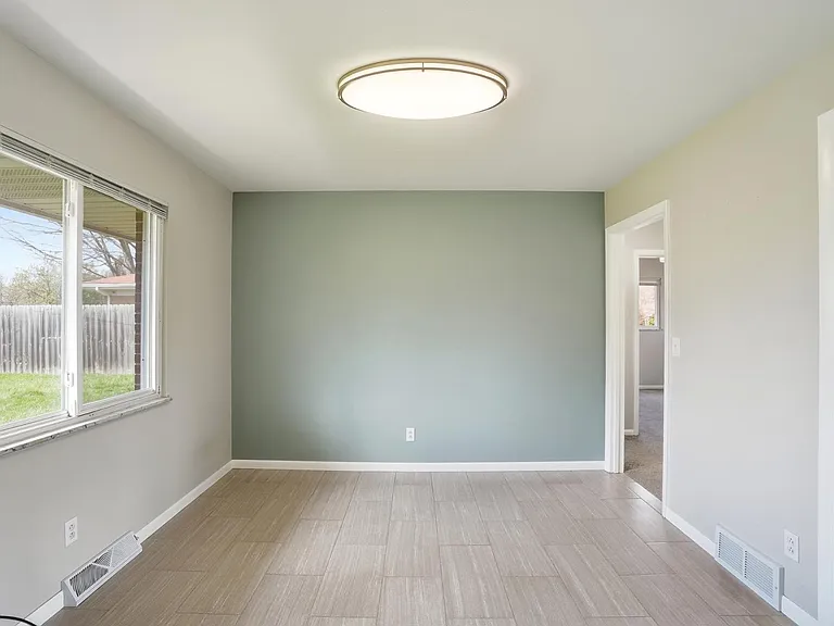 5159 Grosse Point Pkwy — Photo 14