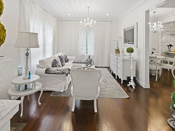 High end finishes throughout